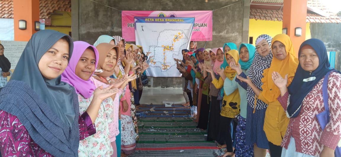 Perempuan Desa Brangkal Belajar Mengenal dan Memahami Kondisi Sosial melalui Peta Partisipatif